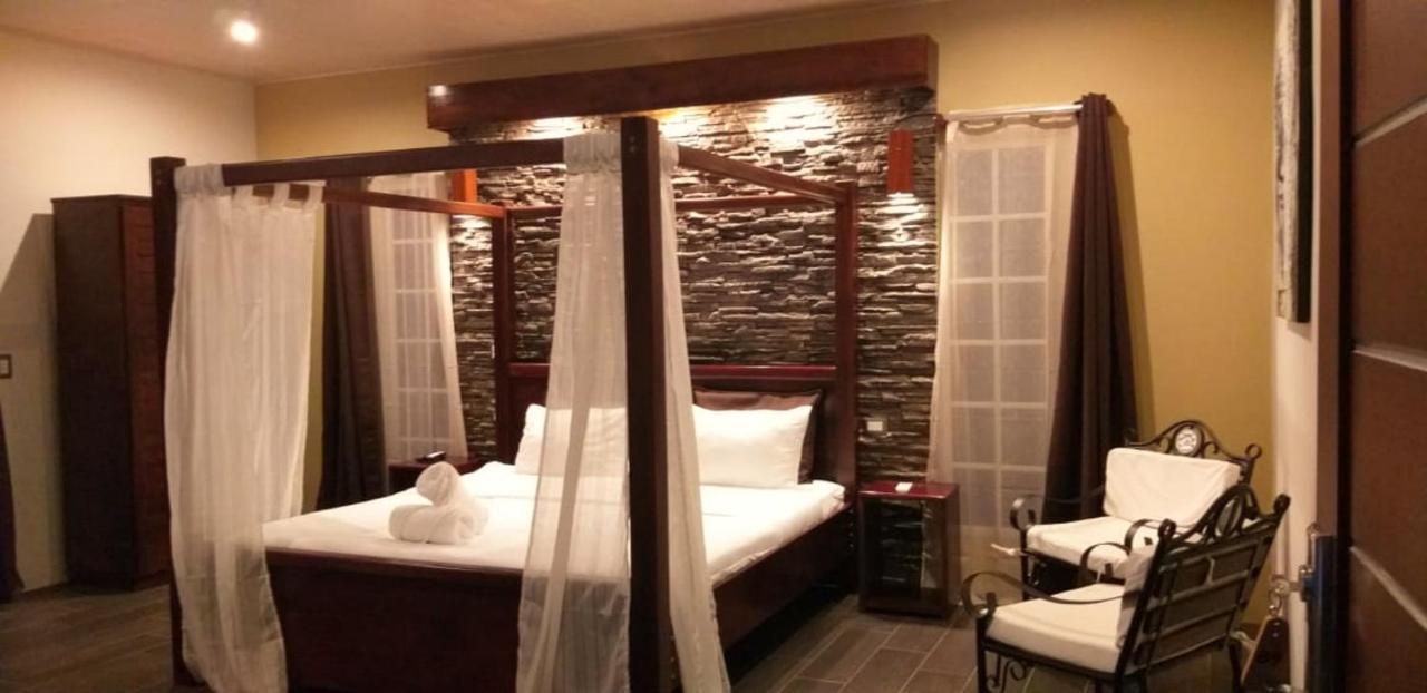 Tropical Suites & Villas La Fortuna ภายนอก รูปภาพ