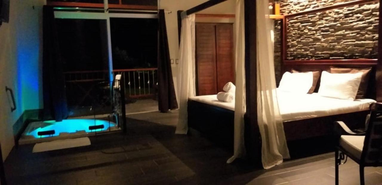 Tropical Suites & Villas La Fortuna ภายนอก รูปภาพ